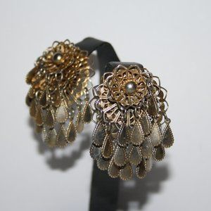 Vintage gold dangle clip on earrings